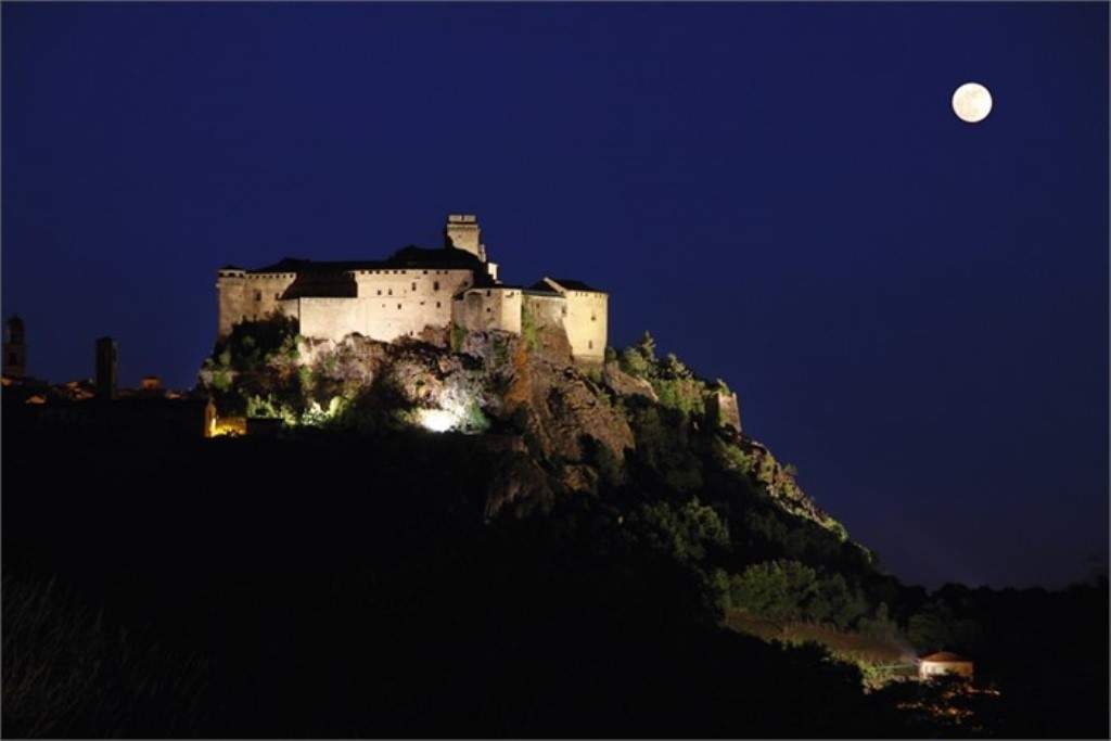 29 Luglio - Visita notturna al Castello di Bardi sulle orme di don ...