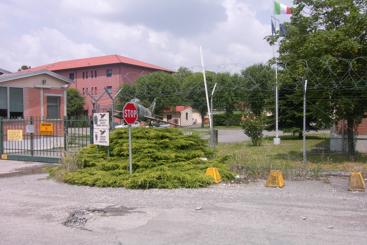 Aeronautica militare niente pulizie lavoratrici Puliart in